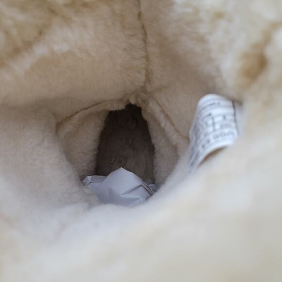 UGG Becket Chestnut Sheepskin Boots - Size 8 - Picture 10 of 12